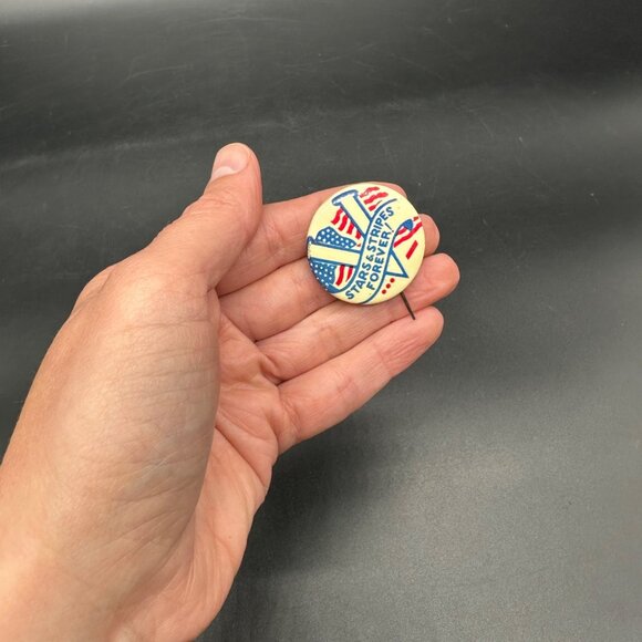 Vintage WW2 Patriotic Stars Stripes Forever Pin Back Button Red White Blue - Picture 5 of 6